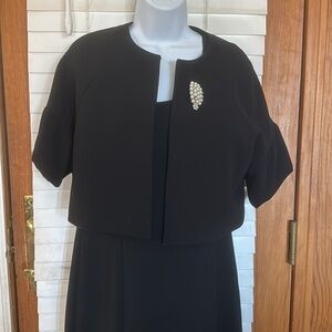 Tahari Size 8 2-piece skirt suit